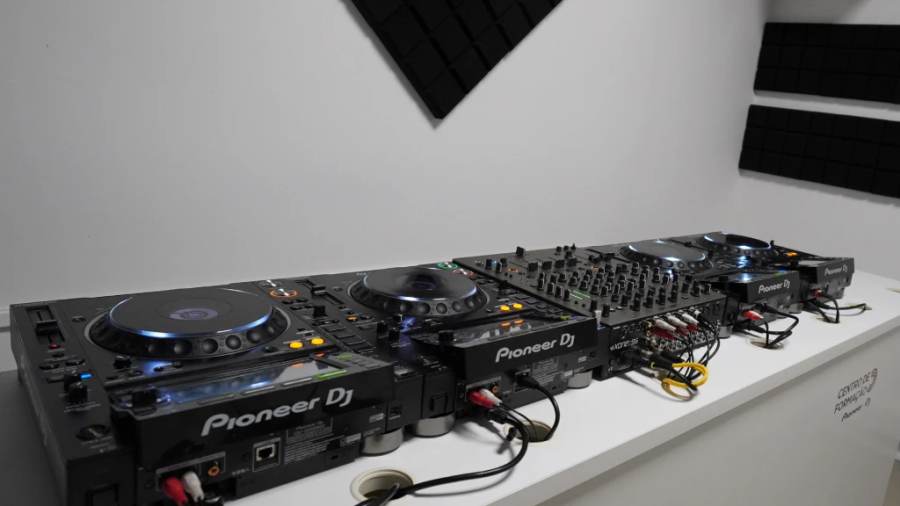 Equipamento do Centro i4DJ